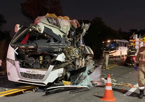 Caminhão invade pista e causa tragédia com estudantes do Pará em Goiás
