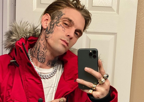 Fãs de Aaron Carter acionam polícia após suposta overdose do cantor durante live