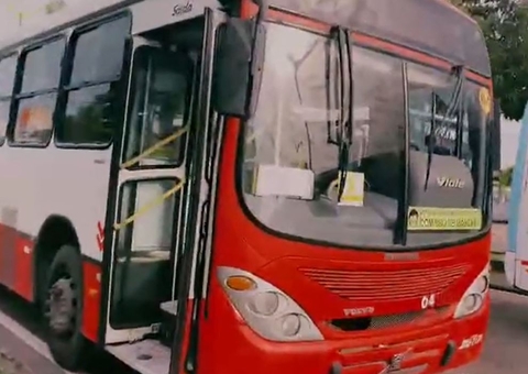 Grupo armado assalta 40 passageiros em ônibus de Manaus
