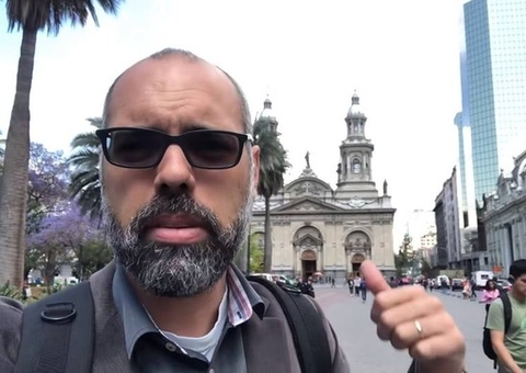 Blogueiro foragido da Justiça participa de evento com ministro do governo Bolsonaro