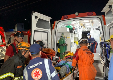 Acidente na Rodrigo Otávio: Funcionários da Yamaha ficam feridos e motorista é resgatado das ferragens