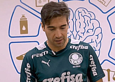 Abel improvisa para driblar desfalques e apresenta soluções no Palmeiras