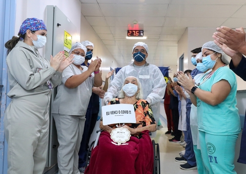 Após vencer câncer, idosa de 92 anos se cura da Covid em Manaus