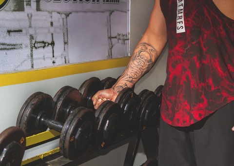 Novo decreto amplia horário de academias e salões de beleza no Amazonas