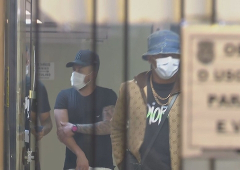 Jogadores Arboleda e David Neres são flagrados em festa clandestina em SP