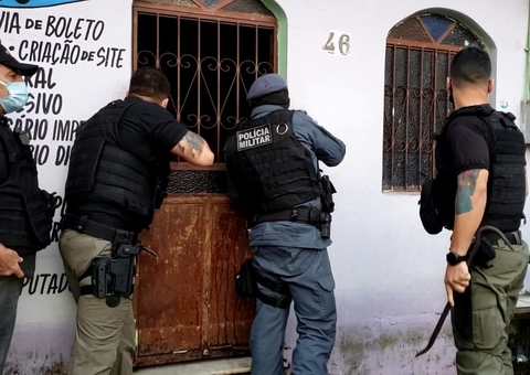 Jovem é presa ao vender drogas em casa em Manaus