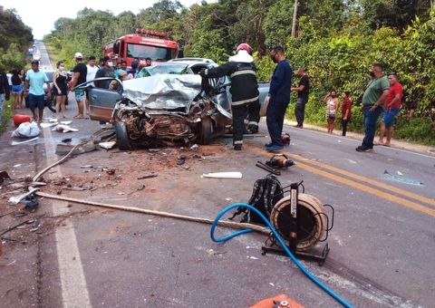 Grave acidente entre carros deixa um morto e outros três feridos na BR-174