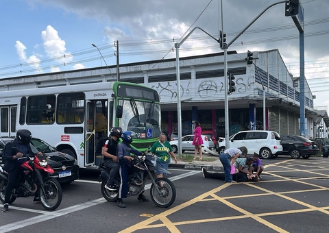 Homem é atropelado por ônibus após se envolver em engavetamento na Av. Constantino Nery
