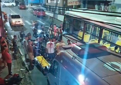 Motociclista bêbado tem perna esfacelada ao colidir com ônibus em Manaus
