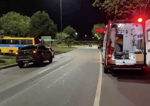 Taxista fica gravemente ferido em acidente com Amarelinho em Manaus