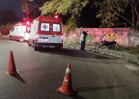 Acidente grave com motocicleta deixa dois feridos no Coroado