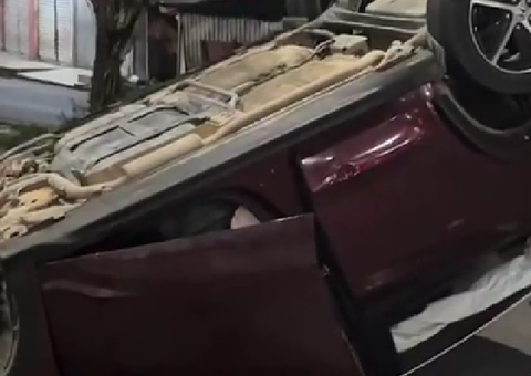 Carro invade contramão e atropela casal em motocicleta em Manaus