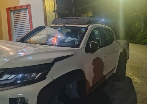 Motorista perde controle e colide carro contra Igreja em Manaus