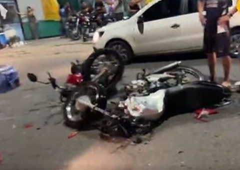 Condutores ficam feridos e motos são destruídas em acidente no Novo Israel