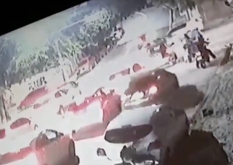 Motorista desenfreado atinge em cheio e arremessa motociclistas em Manaus