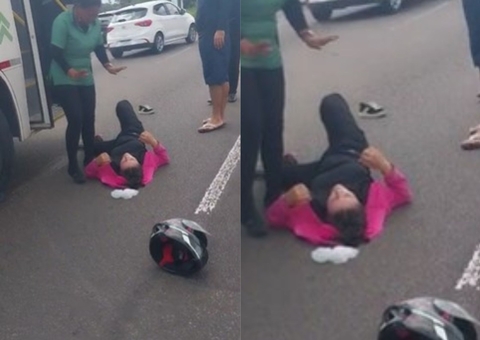 Mulher sofre fratura exposta em acidente de moto na Av. Torquato Tapajós