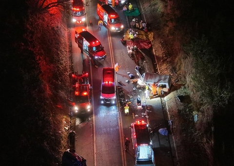 Acidente de van com fiéis deixa quatro mortos e 16 feridos em MG