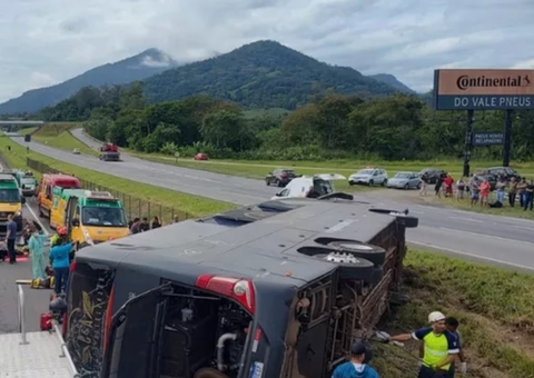 Vídeos mostram acidente de ônibus que matou Aleksandro, da dupla com Conrado, e mais cinco
