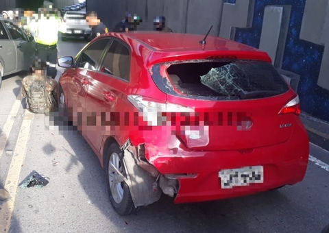 Militar fica ferido ao se chocar com carro no meio de avenida em Manaus