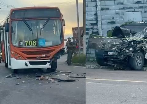 Acidente entre ônibus e picape destrói carro e deixa três feridos no Colônia Oliveira Machado