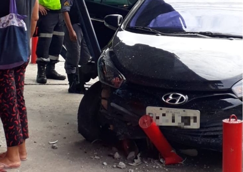Motorista bêbado invade calçada e atropela duas pessoas em Manaus