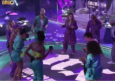 Di Ferrero deixa o palco e dança com brothers durante festa no BBB23; vídeo