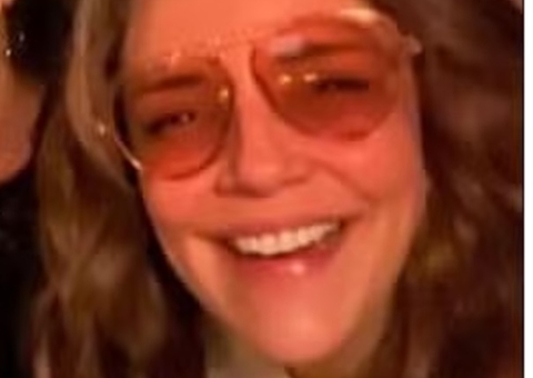 Ana Carolina comemora 50 anos em Berlim com nova namorada 