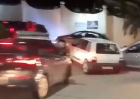 Motel tem fila quilométrica após falso agendamento no 'dia dos namorados'