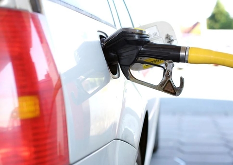 Petrobras anuncia redução do preço da gasolina nas refinarias 