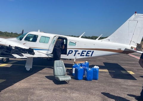 Polícia apreende barras de ouro escondidas em fundo falso de avião