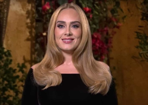 Adele tem chiclete mastigado por Celine Dion emoldurado