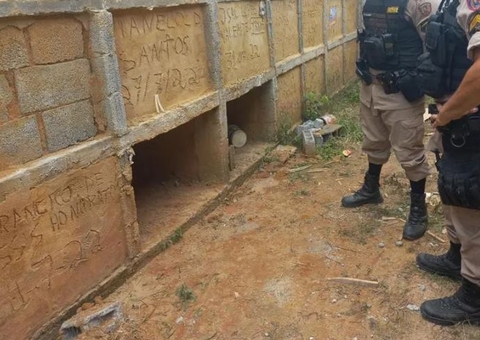 Polícia prende dupla que enterrou mulher viva em cemitério 