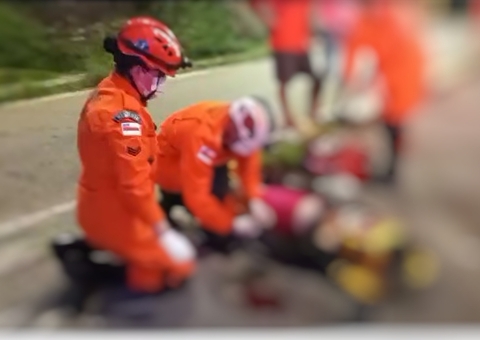 Homem morre após ser arremessado de moto durante acidente no Alvorada