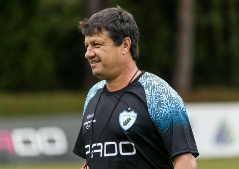 Adilson Batista foca no Flamengo após empate na Série B