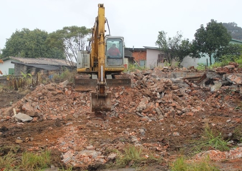 Mantida indenização a moradora após demolição de imóvel sem prévio aviso