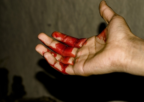 Grupo é castigado com tiros nas mãos em tribunal do crime em Manaus