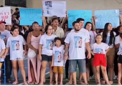 Adolescente morto em ataque homofóbico é homenageado em escola de Manaus