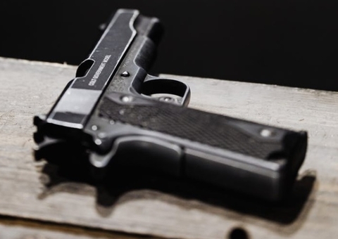 Adolescente é executado a tiros enquanto comprava frango em Manaus 