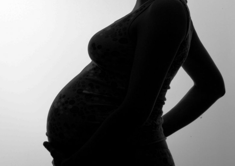 Adolescente de 13 anos tem aborto legal negado após pedido do pai