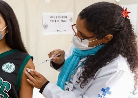 Vacinação de adolescentes de 12 a 17 anos no Amazonas será retomada após governo voltar atrás