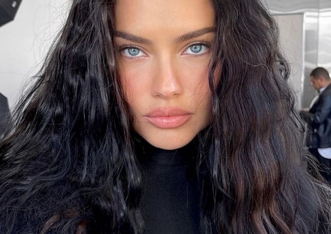 Adriana Lima divulga foto para anunciar o nascimento do terceiro filho, Cyan