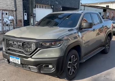 Carros e armas são apreendidos em operação contra supostos advogados do CV em Manaus