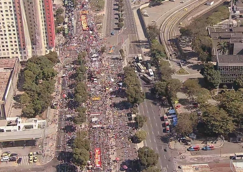 Ao menos 20 estados realizam protestos contra Bolsonaro: 'Impeachment já'