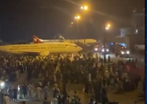 Militares retomam voos de evacuação em Cabul e tomam controle de aeroporto