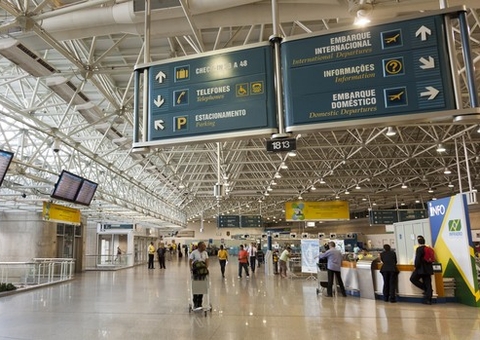 Diante da explosão de casos da Ômicron, Governo libera entrada de viajantes da África