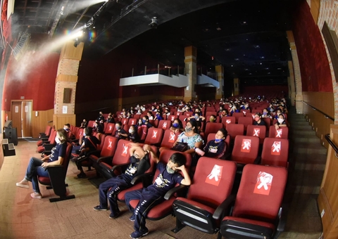 Projeto 'A Escola Vai ao Teatro' terá workshops gratuitos