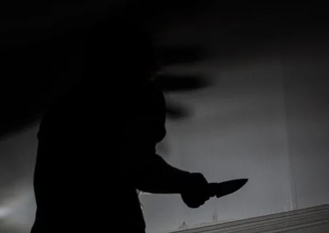 Dupla invade casa e esfaqueia mãe e filha durante assalto no Amazonas