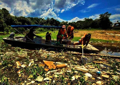 Sem reciclagem, Amazônia afunda em plástico e enfrenta contaminação silenciosa