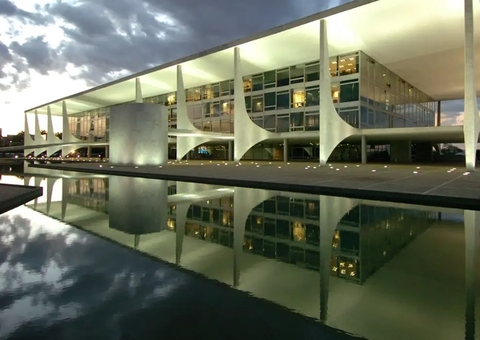 Homem é preso após tentar invadir Palácio do Planalto 