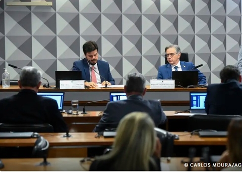 Comissão do Congresso aprova MP que isenta conta de luz para famílias de baixa renda